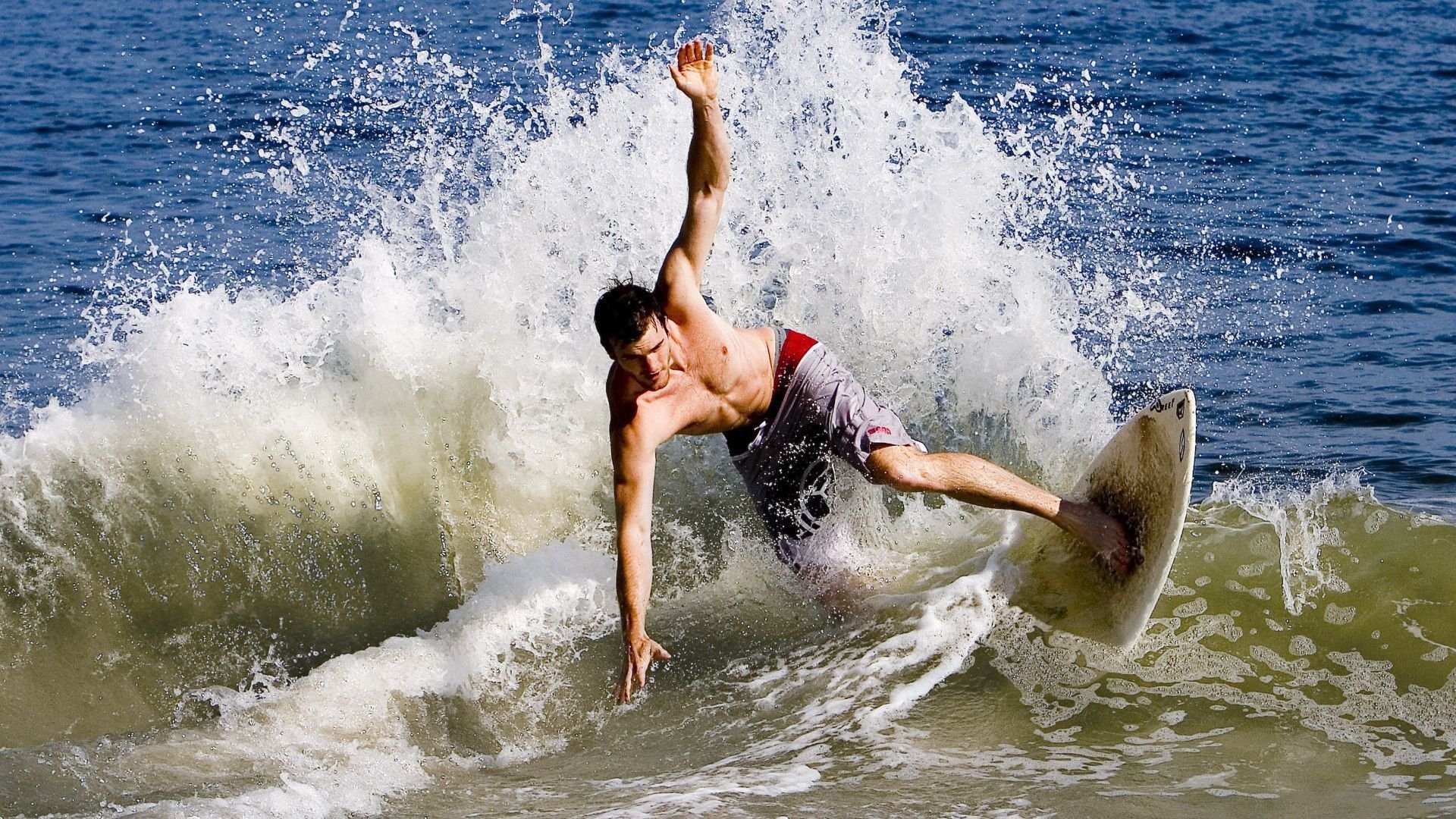 弗朗索瓦·霍尔茨豪伊泽:防守与进攻双重威胁,南非队的战术支柱