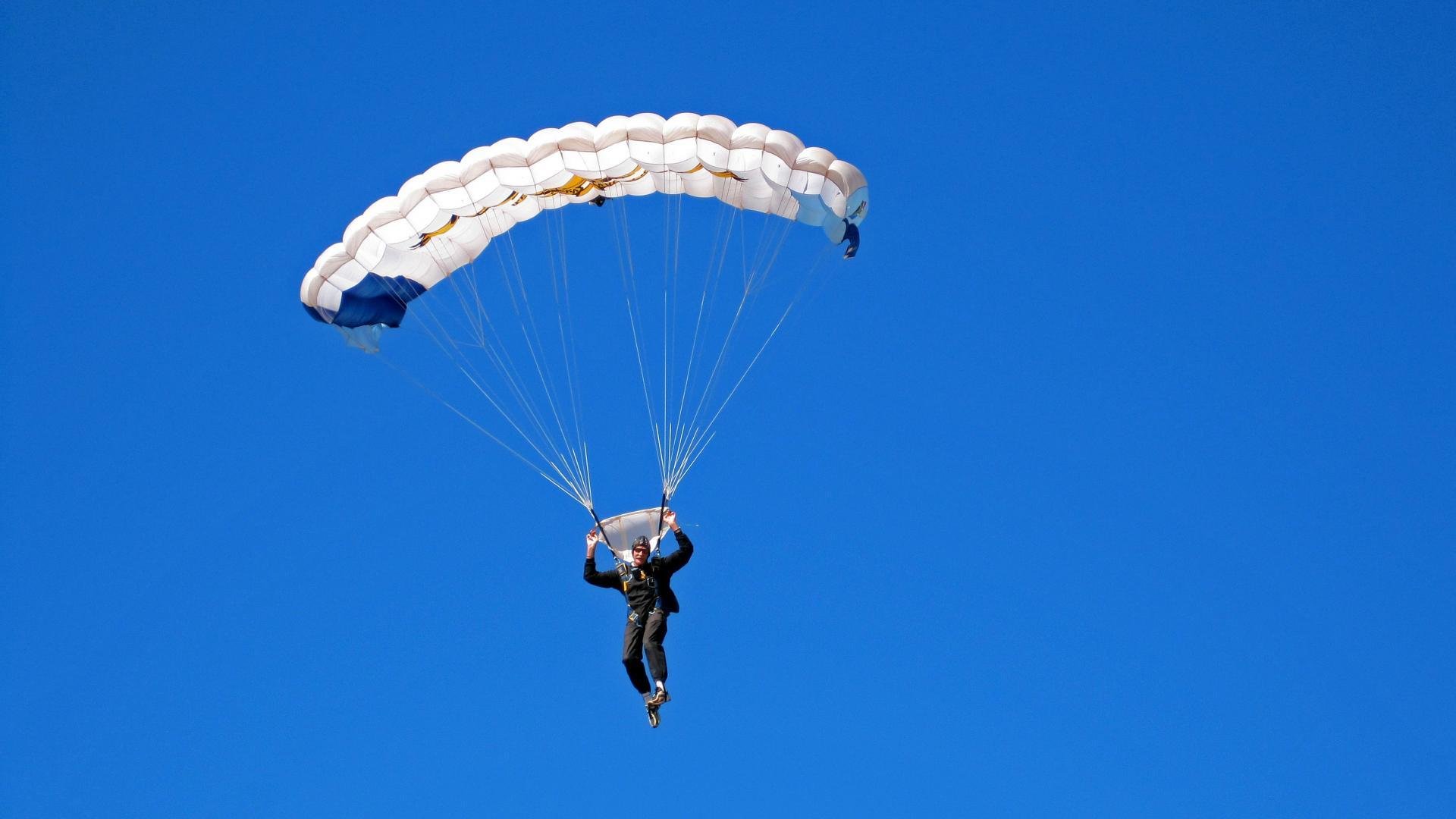 勇士队豪取十连胜，王者风范已显，勇士队伍