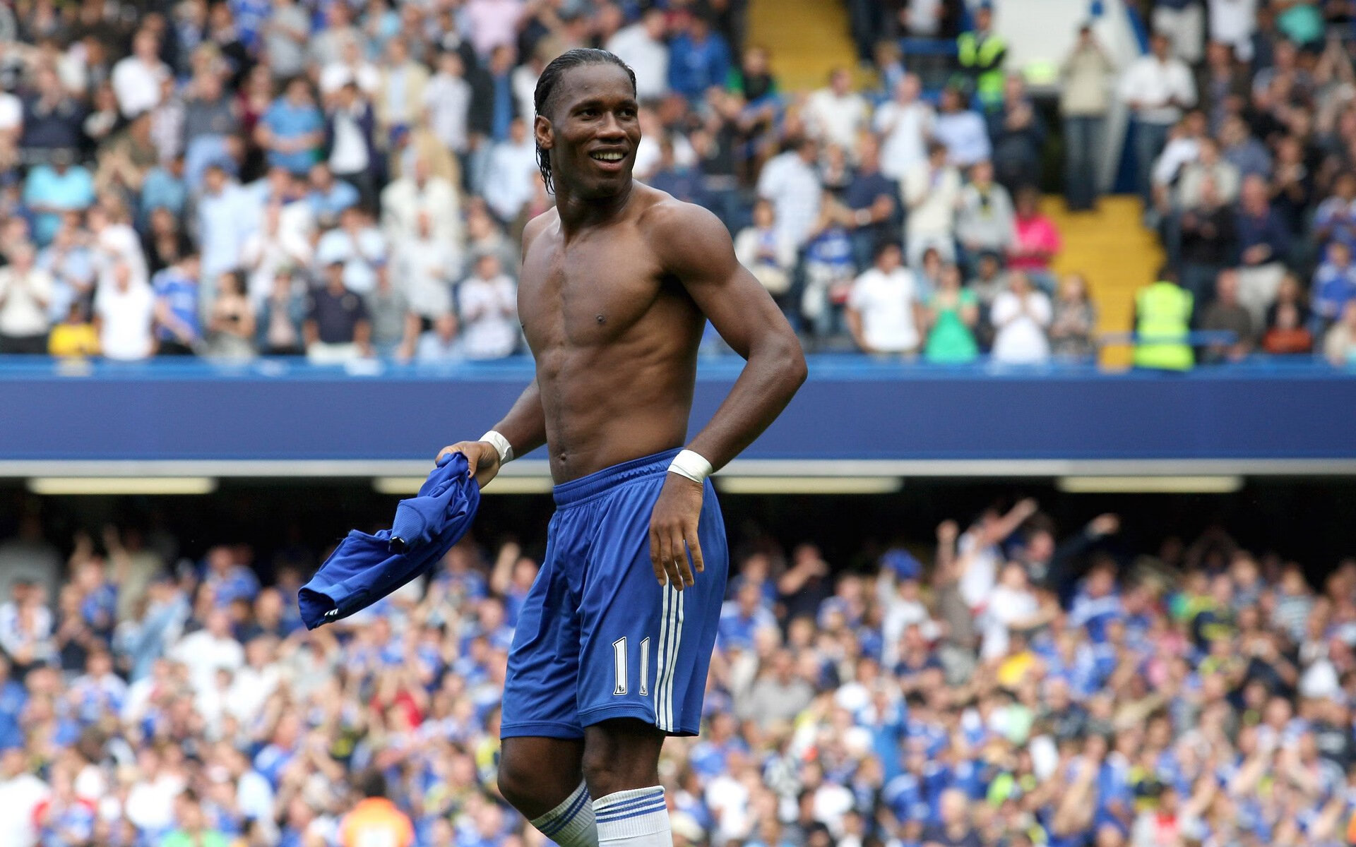 荷兰队在欧洲预赛中继续保持领先