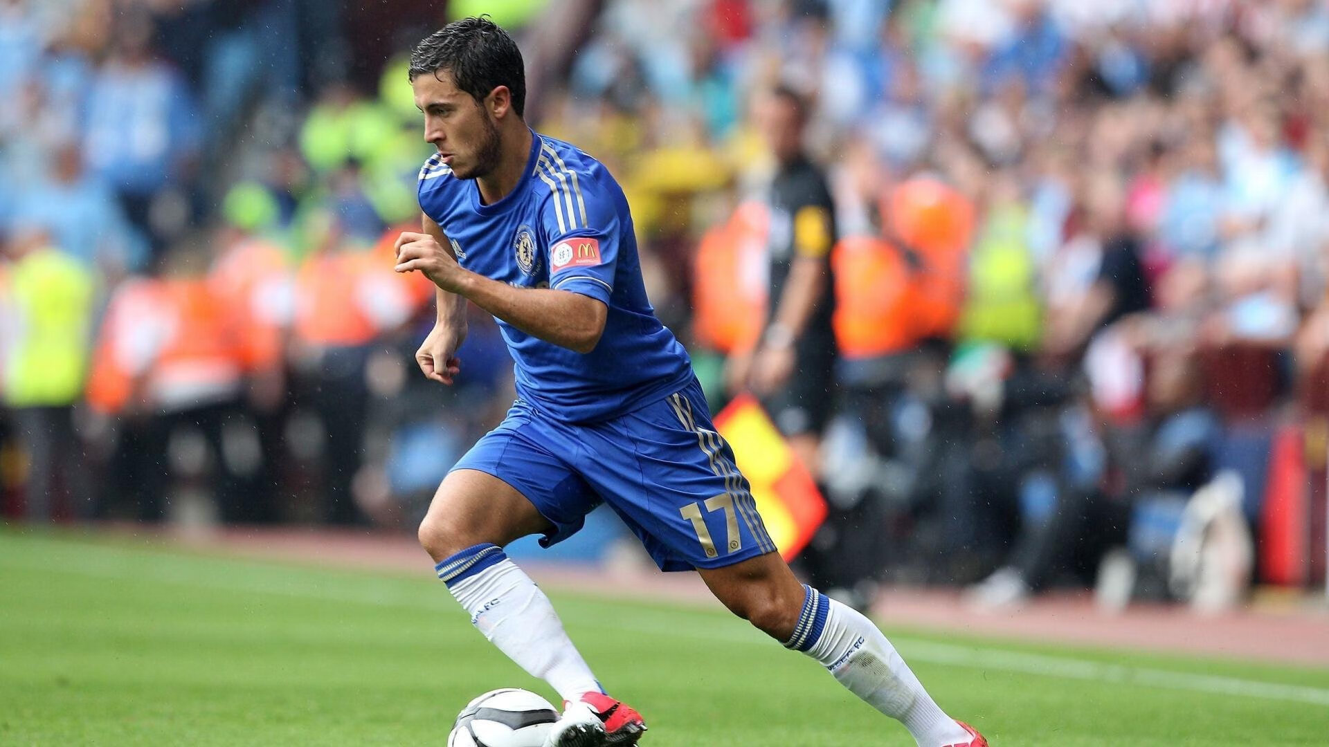 青少年足球联赛精彩纷呈，目标培养未来明星，青少年足球选拔