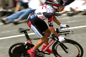 开云真人-职业联赛本土球员成长受限于政策，职业球员人数